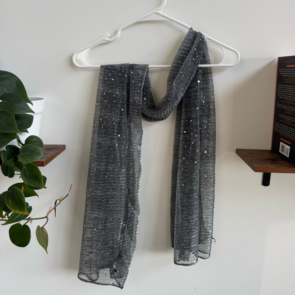 Sparkly Gray Scarf with Sequins